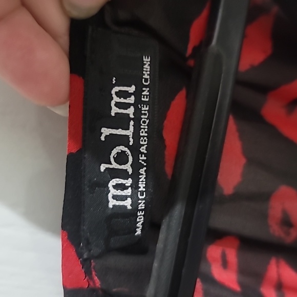 Kiss Mark Dress with Belt - Picture 6 of 7